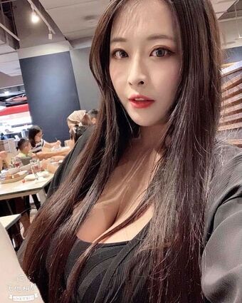 _04x_ Nahé Úniky OnlyFans Fotka 7