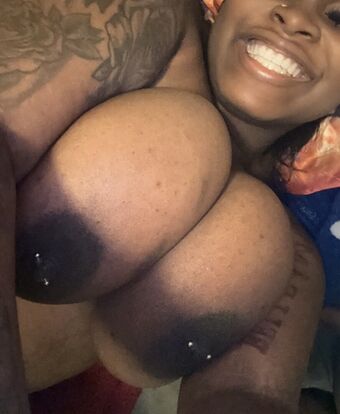 1charnaa Nahé Úniky OnlyFans Fotka 7