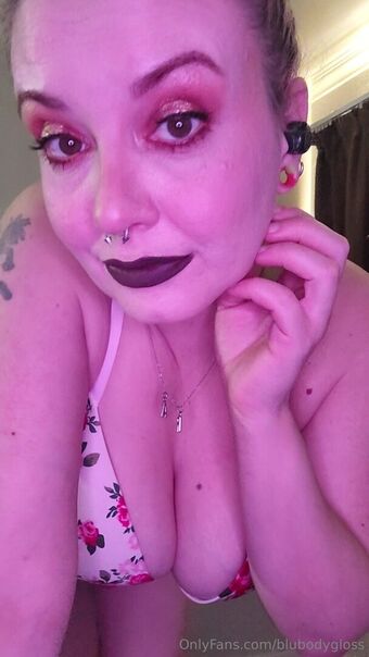 0zero2 Nahé Úniky OnlyFans Fotka 7