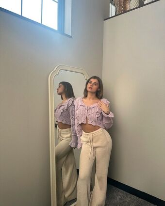 AAri Nahé Úniky OnlyFans Fotka 11