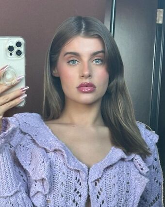 AAri Nahé Úniky OnlyFans Fotka 12