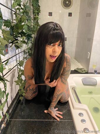 acidsweet Nahé Úniky OnlyFans Fotka 2