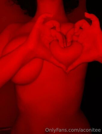 Aconite Nahé Úniky OnlyFans Fotka 28