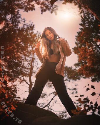 Alina Hell Nahé Úniky OnlyFans Fotka 2