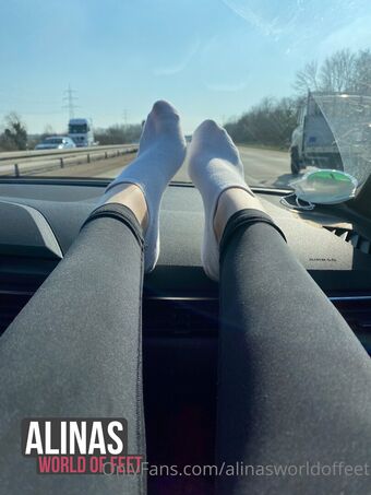 alinasworldoffeet