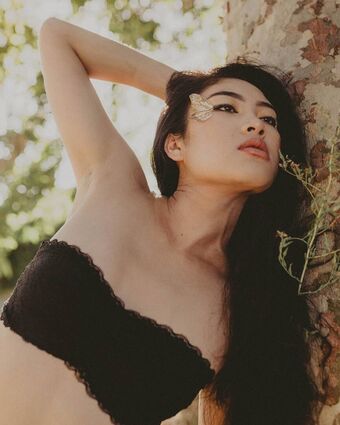 Allison Yellow Nahé Úniky OnlyFans Fotka 16
