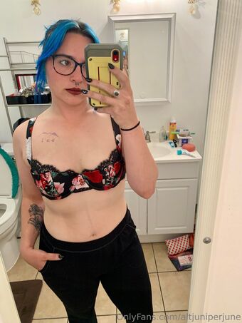 altjuniperjune Nahé Úniky OnlyFans Fotka 18