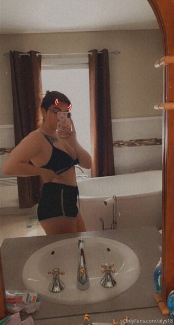 alys18 Nahé Úniky OnlyFans Fotka 7