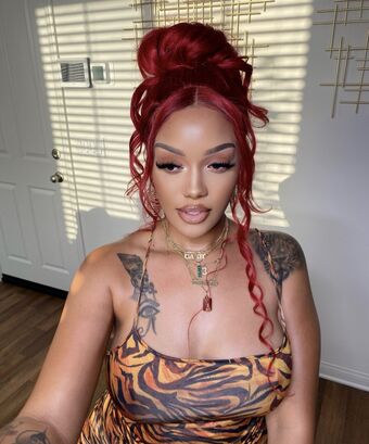 amazonien Nahé Úniky OnlyFans Fotka 19