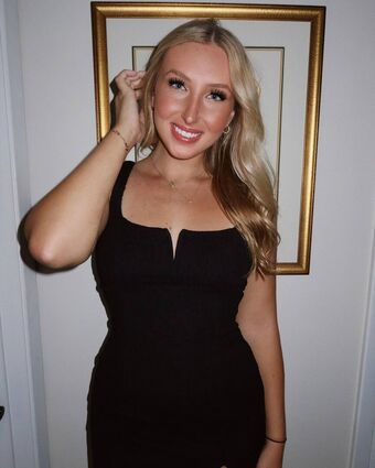 Anna Schmid Nahé Úniky OnlyFans Fotka 5