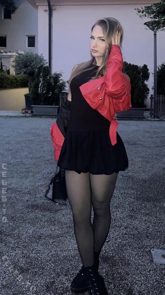 Athinque Nahé Úniky OnlyFans Fotka 10