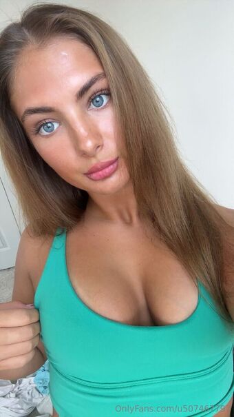 Averybennett Nahé Úniky OnlyFans Fotka 16