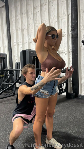 averydoesit Nahé Úniky OnlyFans Fotka 17