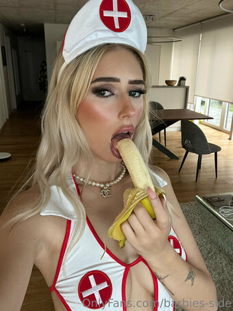 barbies-side Nahé Úniky OnlyFans Fotka 12