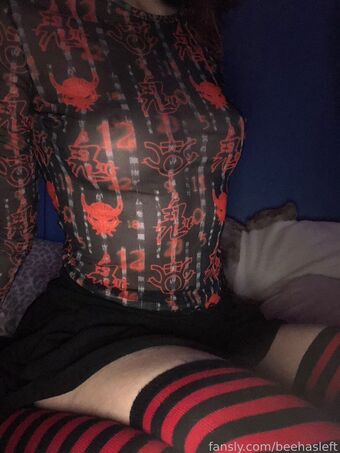 beehasleft Nahé Úniky OnlyFans Fotka 14