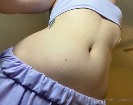 bellymodel2 Nahé Úniky OnlyFans Fotka 24
