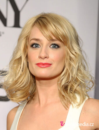 Beth Behrs Nahé Úniky OnlyFans Fotka 80
