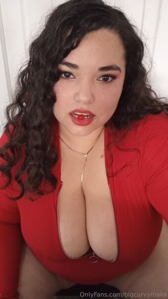 bigcurvymalia
