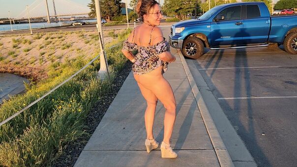 BikiniMilfMom55 Nahé Úniky OnlyFans Fotka 14