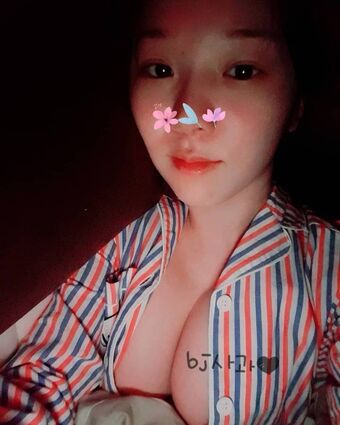 BJ Apple 사과 Nahé Úniky OnlyFans Fotka 12