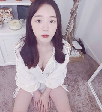 BJ Apple 사과 Nahé Úniky OnlyFans Fotka 16