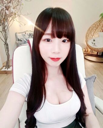 BJ Apple 사과 Nahé Úniky OnlyFans Fotka 19