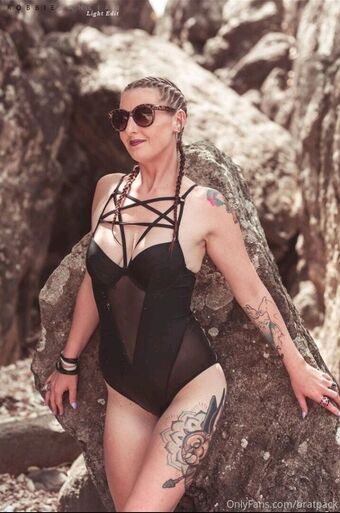 bratpack Nahé Úniky OnlyFans Fotka 2