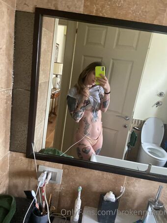 Brokenmirror._ Nahé Úniky OnlyFans Fotka 35