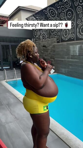 Busty Vivian Nahé Úniky OnlyFans Fotka 53