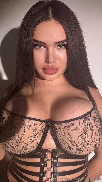 bustyy_bella