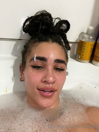 chalially Nahé Úniky OnlyFans Fotka 8