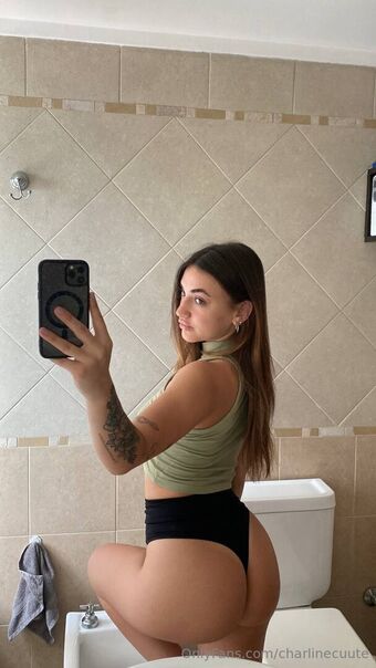 Charline Nahé Úniky OnlyFans Fotka 1