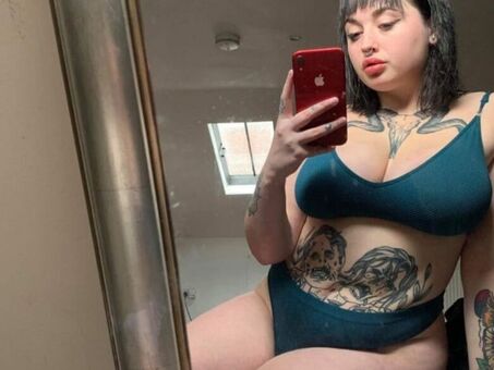 Chelsfloatstoo Nahé Úniky OnlyFans Fotka 2