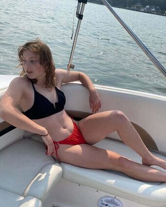 Clara Mitchell Nahé Úniky OnlyFans Fotka 4