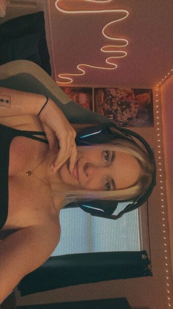 DefNotDes Nahé Úniky OnlyFans Fotka 13