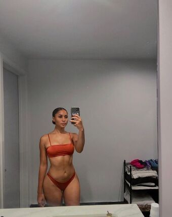 Delaney Nahé Úniky OnlyFans Fotka 5