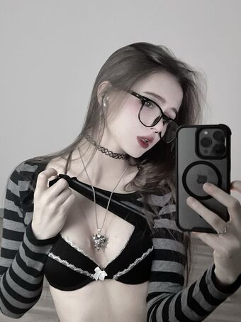 devib1tch Nahé Úniky OnlyFans Fotka 8