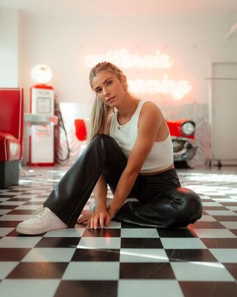 Devyn Cuellar Nahé Úniky OnlyFans Fotka 12