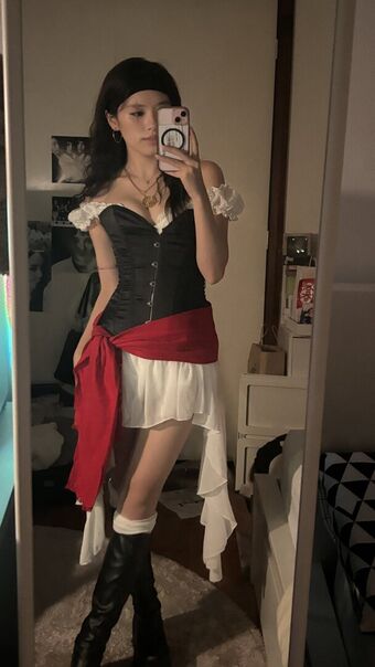 dewchee Nahé Úniky OnlyFans Fotka 14