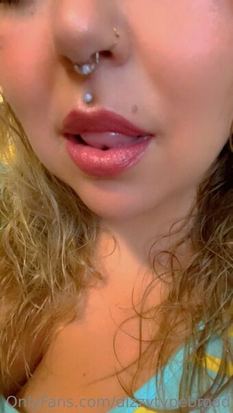 dizzytypebroad Nahé Úniky OnlyFans Fotka 8