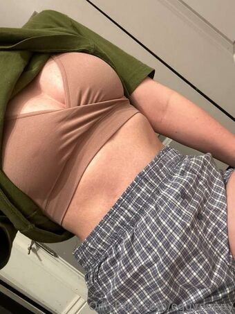 Dumb Pup Nahé Úniky OnlyFans Fotka 8
