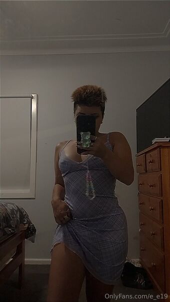 e_e19 Nahé Úniky OnlyFans Fotka 9