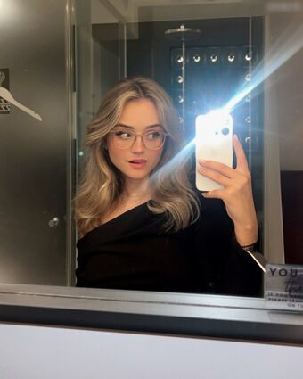 easyemi Nahé Úniky OnlyFans Fotka 2