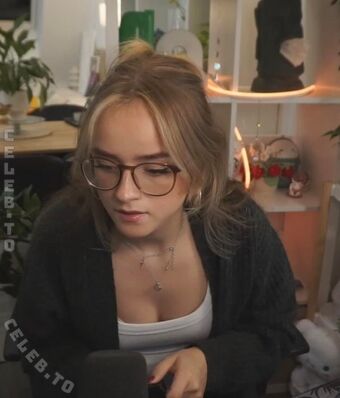 easyemi Nahé Úniky OnlyFans Fotka 4