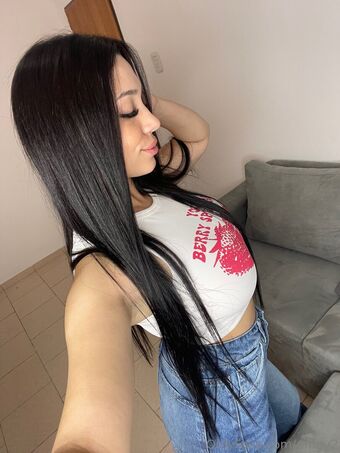 emav2 Nahé Úniky OnlyFans Fotka 3