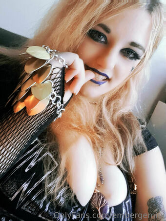 embergemini Nahé Úniky OnlyFans Fotka 29