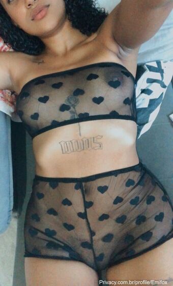 Emi Fox Nahé Úniky OnlyFans Fotka 7