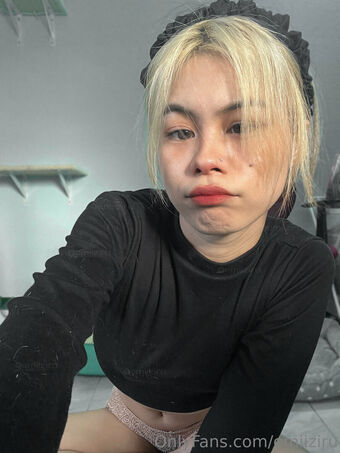 emiiziru Nahé Úniky OnlyFans Fotka 23