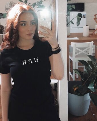 Emily Roach Nahé Úniky OnlyFans Fotka 5