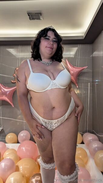 emmathiick Nahé Úniky OnlyFans Fotka 24